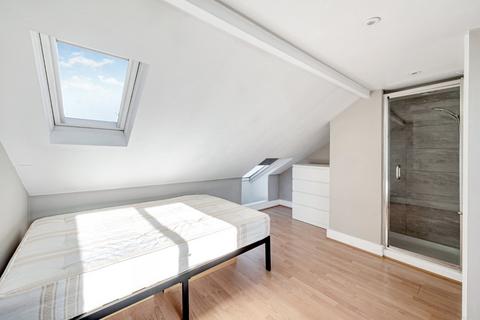 3 bedroom flat to rent, Southfield Road, London