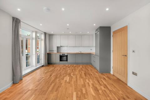 2 bedroom flat to rent, Crown Street, Acton