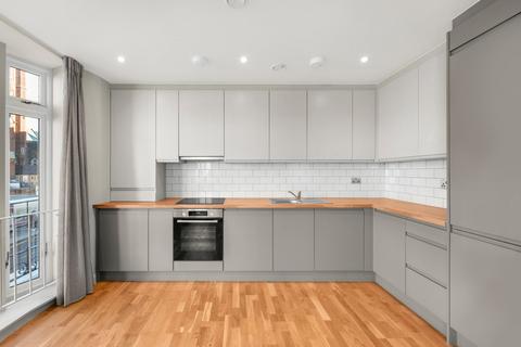 2 bedroom flat to rent, Crown Street, Acton