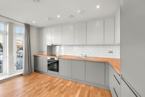 2 bedroom flat to rent, Crown Street, Acton