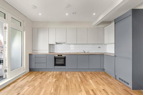 2 bedroom flat to rent, Crown Street, Acton