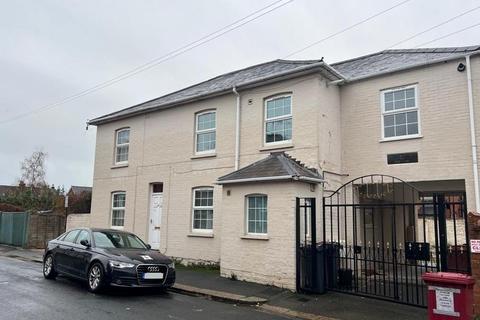 1 bedroom in a flat share to rent, Wilson Road,  Reading,  RG30