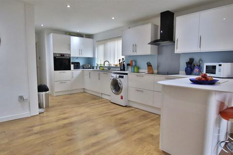 undefined, Thistle Downs, Northway, Tewkesbury