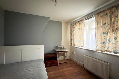 3 bedroom flat for sale, Flat 34 Hugh Gaitskell House, Butler Road, Harlesden, London, NW10 9RT