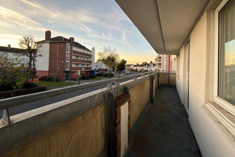 3 bedroom flat for sale, Flat 34 Hugh Gaitskell House, Butler Road, Harlesden, London, NW10 9RT