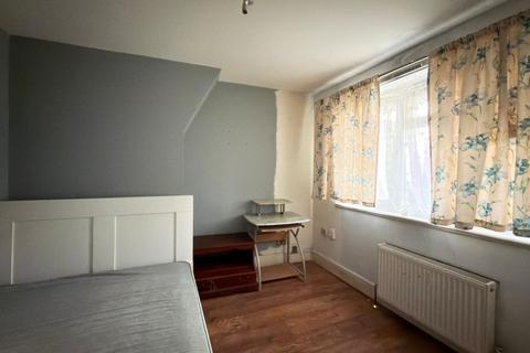 3 bedroom flat for sale, Flat 34 Hugh Gaitskell House, Butler Road, Harlesden, London, NW10 9RT