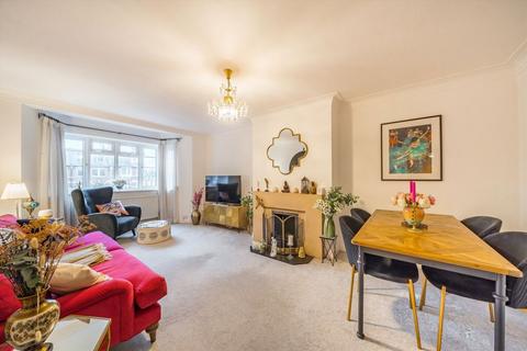 3 bedroom flat for sale, Streatham High Road, London SW16