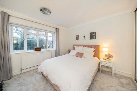 3 bedroom flat for sale, Streatham High Road, London SW16