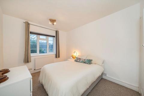 3 bedroom flat for sale, Streatham High Road, London SW16