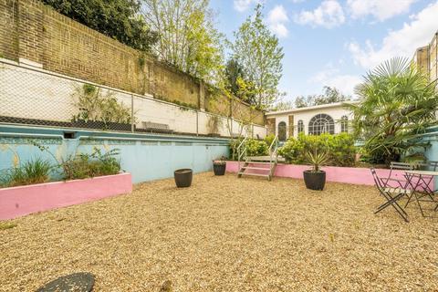 3 bedroom flat for sale, Streatham High Road, London SW16