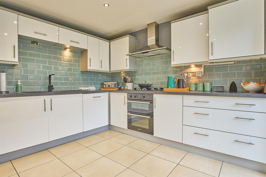 Fitted dining kitchen to rear