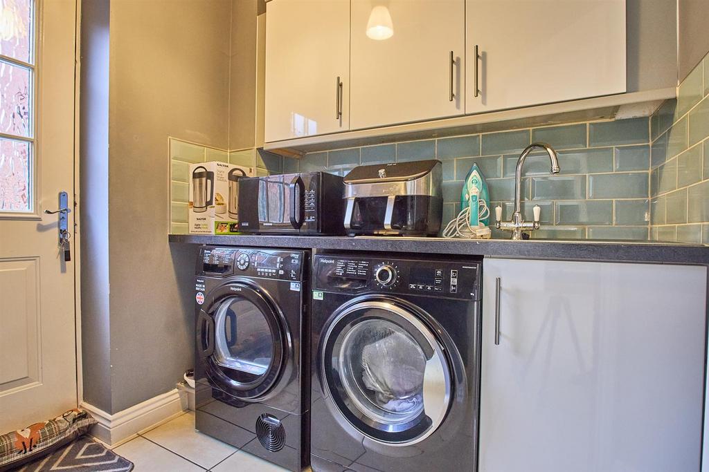 Utility room to rear