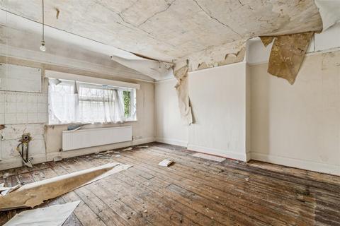 5 bedroom semi-detached house for sale, Sutton Court Road, London, W4