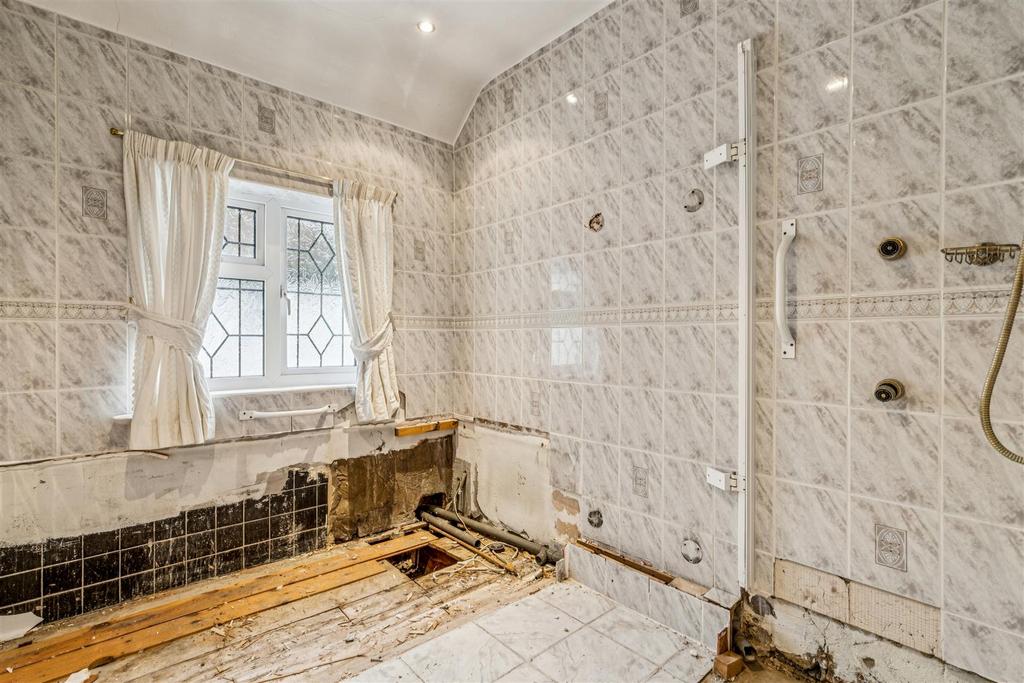 Sutton Court Road, W4 - FOR SALE