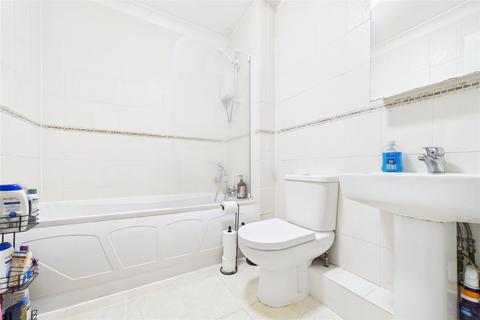 2 bedroom apartment for sale, Kenilworth Avenue, Bracknell, Berkshire, RG12