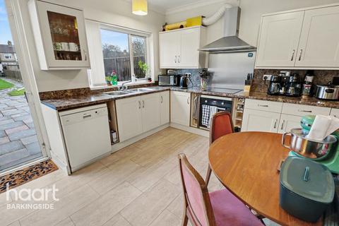 3 bedroom terraced house for sale, Hazelbrouck Gardens, Hainault