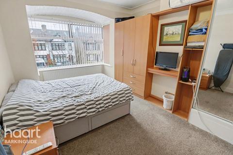 3 bedroom terraced house for sale, Hazelbrouck Gardens, Hainault