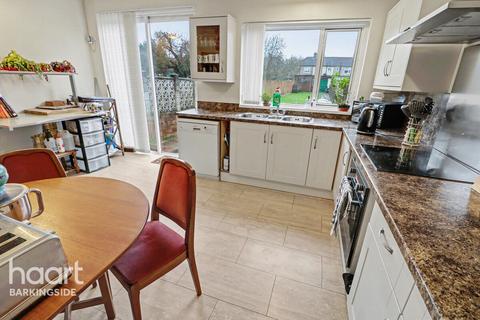 3 bedroom terraced house for sale, Hazelbrouck Gardens, Hainault