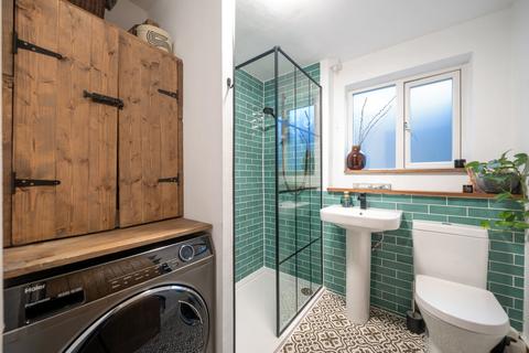 2 bedroom flat for sale, Whitehall Gardens, London W4