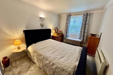1 bedroom ground floor flat to rent, St. Leonards Road, Eastbourne BN21