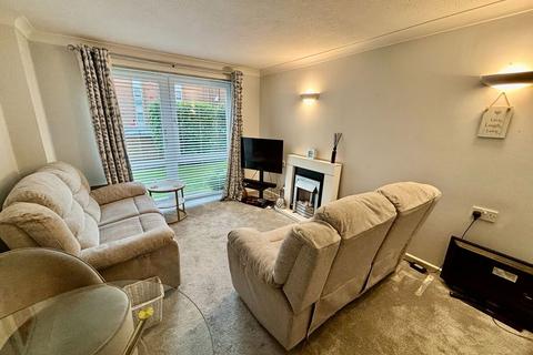 1 bedroom ground floor flat to rent, St. Leonards Road, Eastbourne BN21