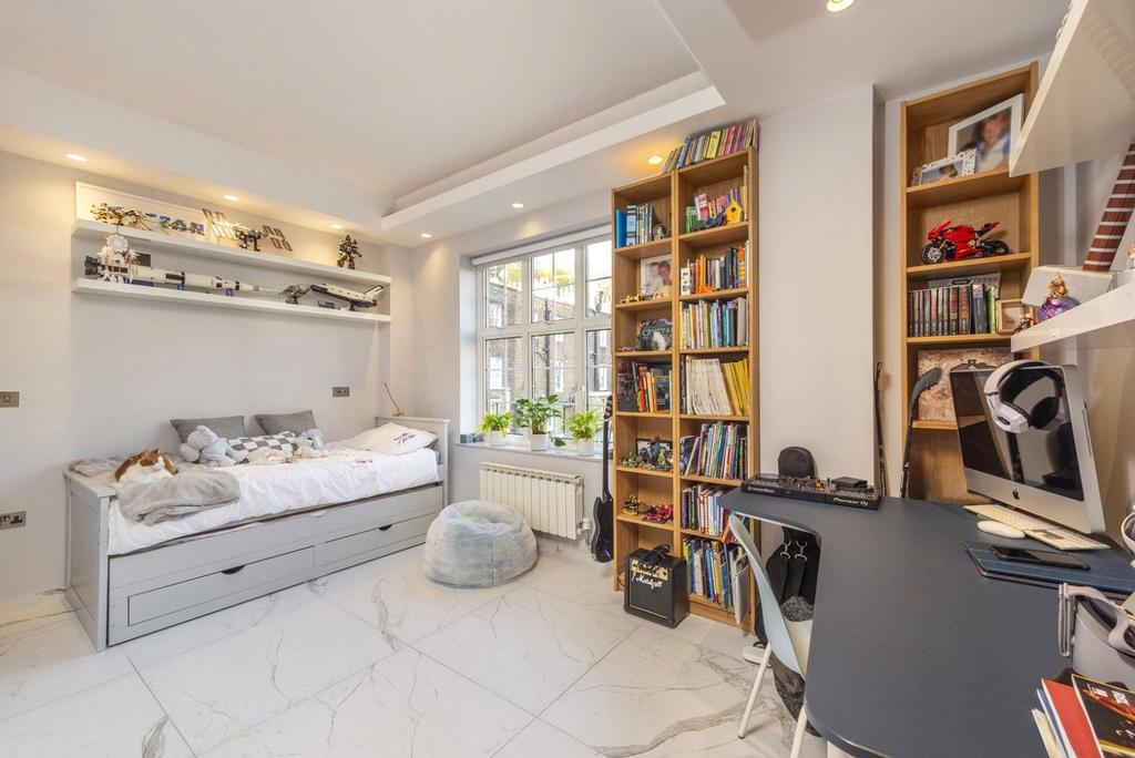 Bedroom/Office