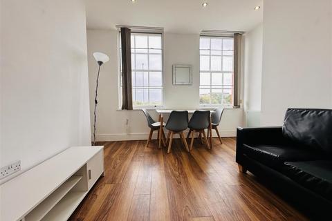 2 bedroom apartment to rent, 30 The Crescent, Salford