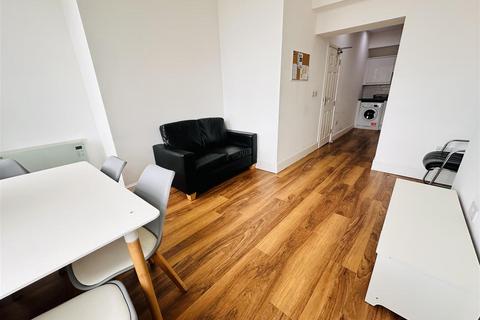 2 bedroom apartment to rent, 30 The Crescent, Salford