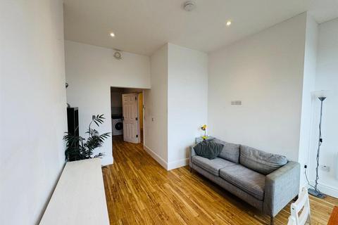 2 bedroom apartment to rent, 31 The Crescent, Salford