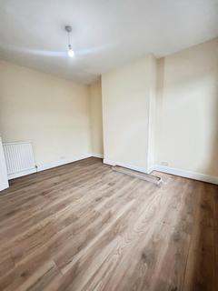 4 bedroom terraced house to rent, Northfield Road, East Ham, London