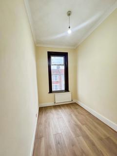 4 bedroom terraced house to rent, Northfield Road, East Ham, London