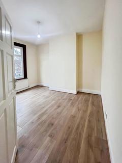 4 bedroom terraced house to rent, Northfield Road, East Ham, London