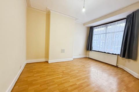 4 bedroom terraced house to rent, Northfield Road, East Ham, London