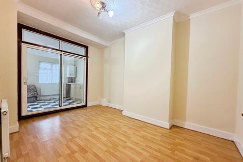 4 bedroom terraced house to rent, Northfield Road, East Ham, London