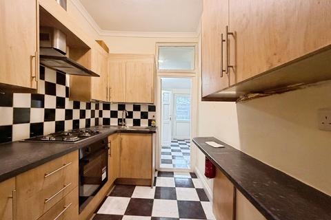 4 bedroom terraced house to rent, Northfield Road, East Ham, London