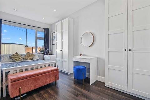 3 bedroom house to rent, Durnsford Road, London, Wimbledon, SW19 8DS