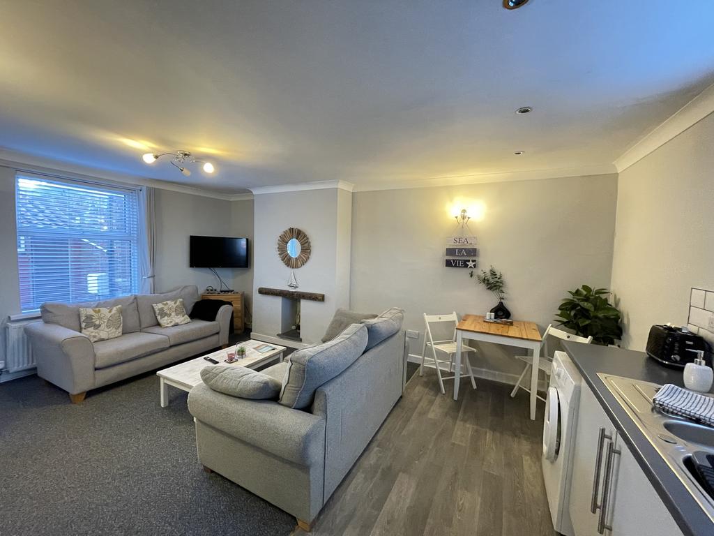 Lounge / Kitchen