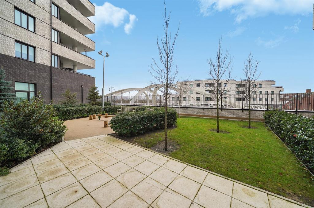 Flat 28, Tavener House - Hk BXL1l22mt GSCg OMp2 T.jpg