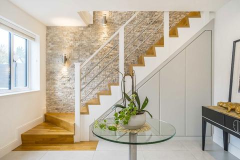 5 bedroom detached house to rent, Ullswater Crescent, London SW15