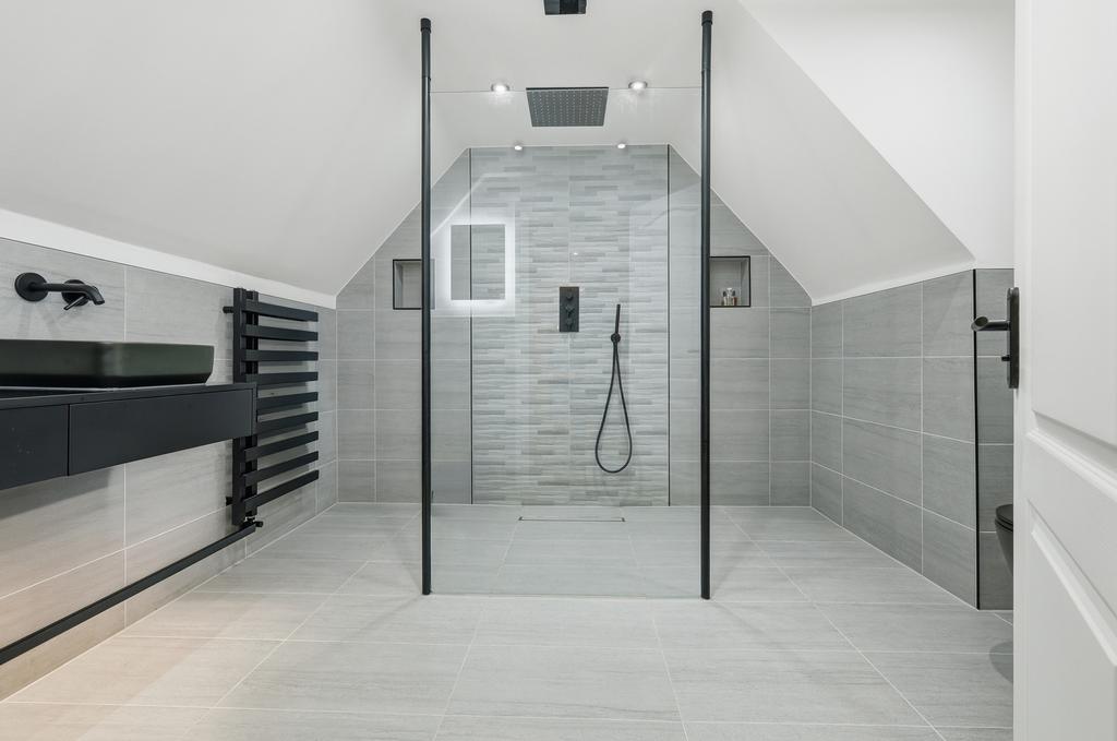 En-Suite to Master Bedroom