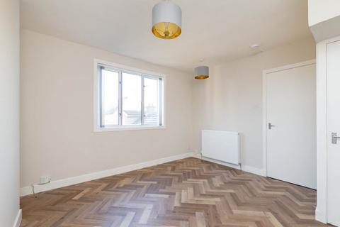 2 bedroom flat to rent, South Gyle Road, Edinburgh,