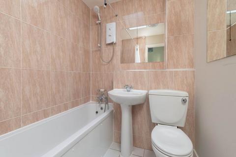 2 bedroom flat to rent, South Gyle Road, Edinburgh,