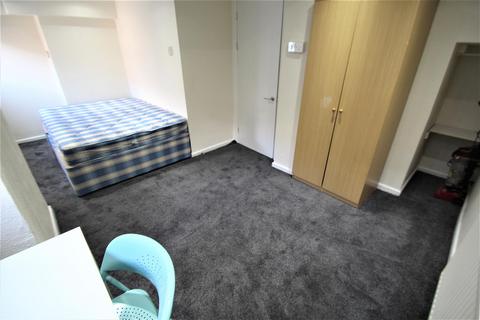 3 bedroom terraced house to rent, Broomfield Terrace, Burley, Leeds, LS4 3DQ