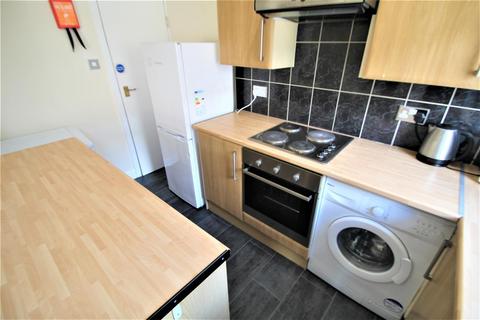 3 bedroom terraced house to rent, Broomfield Terrace, Burley, Leeds, LS4 3DQ