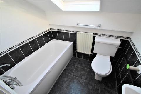 3 bedroom terraced house to rent, Broomfield Terrace, Burley, Leeds, LS4 3DQ