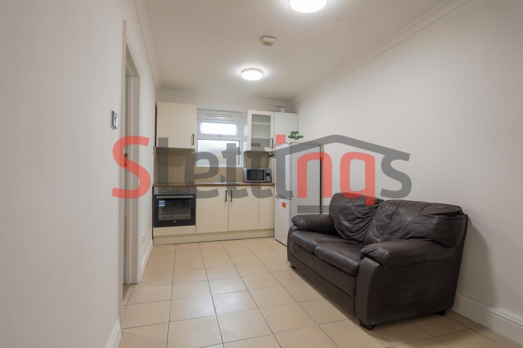 2 bed flat to rent Crossway, London N12