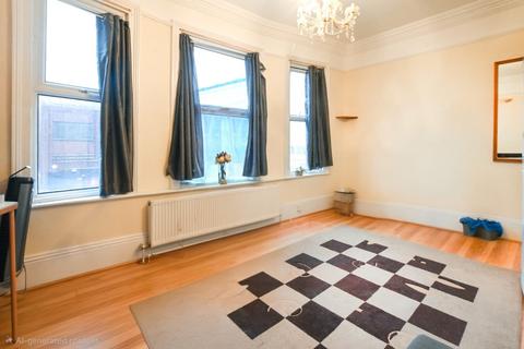 2 bedroom flat for sale, Leeland Road, London W13