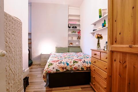 2 bedroom flat for sale, Leeland Road, London W13