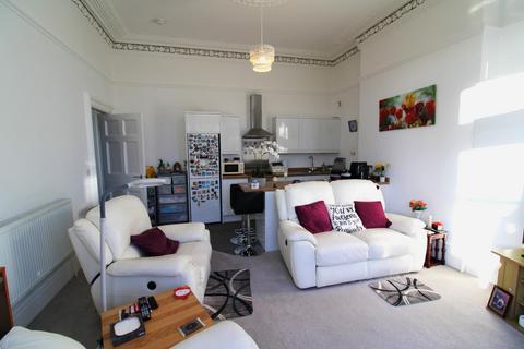 2 bedroom flat to rent, St Annes Road East, Lytham St Annes FY8
