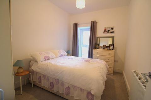 2 bedroom flat to rent, St Annes Road East, Lytham St Annes FY8